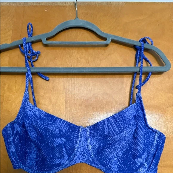 Victoria’s Secret Blue Textured Bikini Set (Washed but never worn) Size Medium - Picture 3 of 9